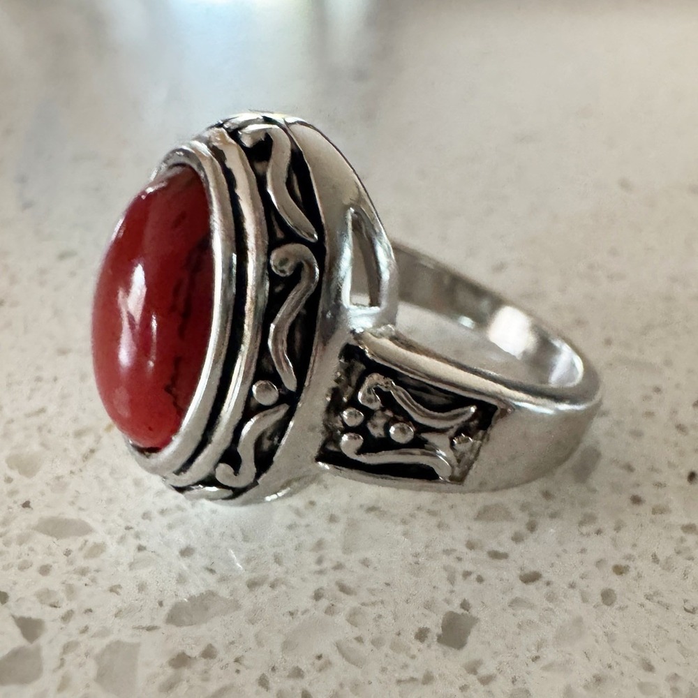 Oval Red Cabochon Silver Tone Cocktail Ring Size 7.5 Premier Designs